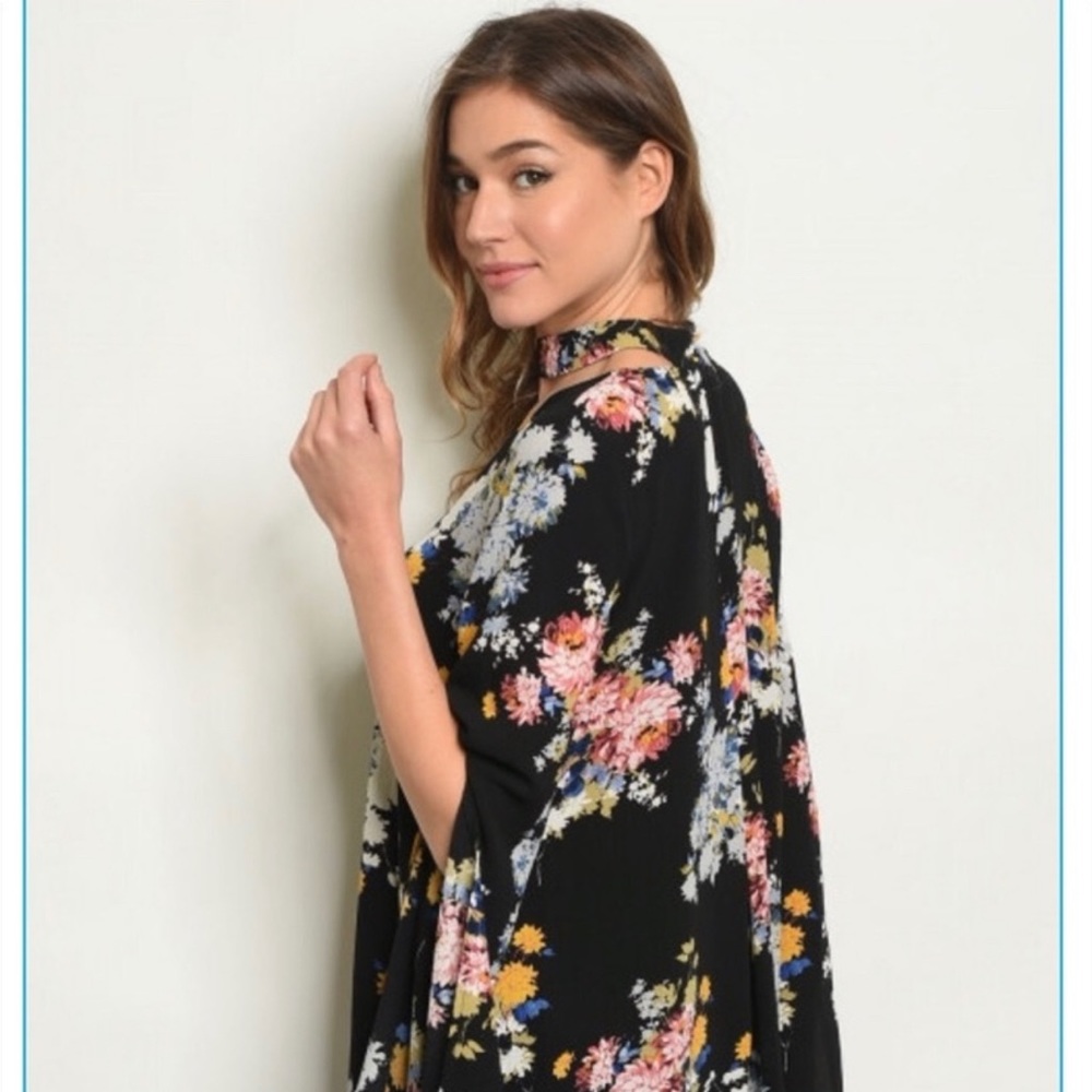 📁. Boho Black Floral Choker Style flowy top - Picture 3 of 8